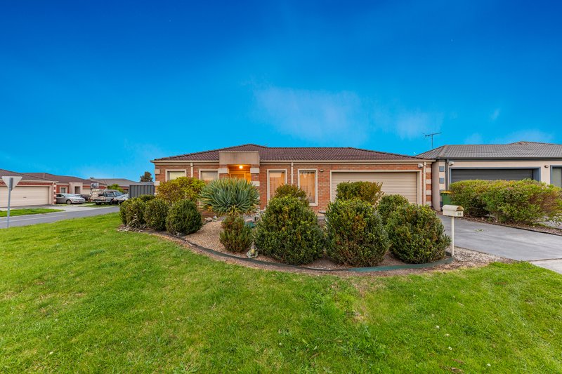 Photo - 35 Elderberry Way, Pakenham VIC 3810 - Image 2