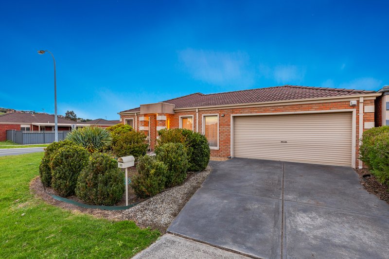 Photo - 35 Elderberry Way, Pakenham VIC 3810 - Image 3