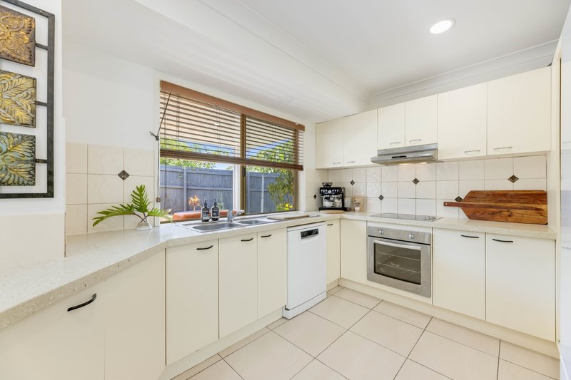 Photo - 35 Elinya Street, Battery Hill QLD 4551 - Image 16