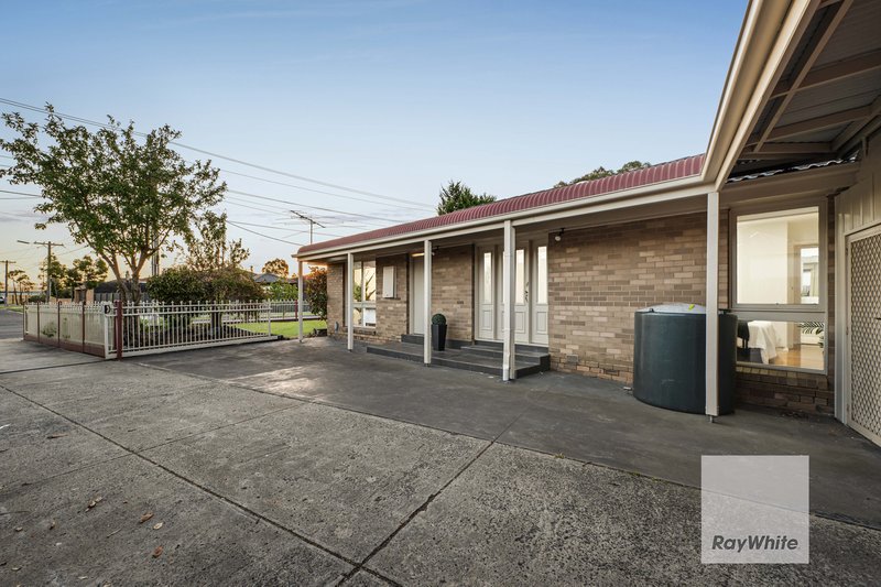 Photo - 35 Elmhurst Road, Gladstone Park VIC 3043 - Image 3