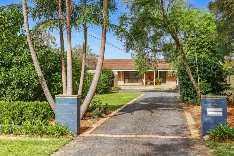 Photo - 35 Emora Ave , Davistown NSW 2251 - Image 2