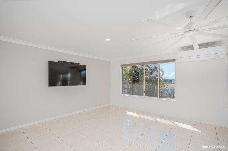 Photo - 35 Endeavour Way, Eli Waters QLD 4655 - Image 8