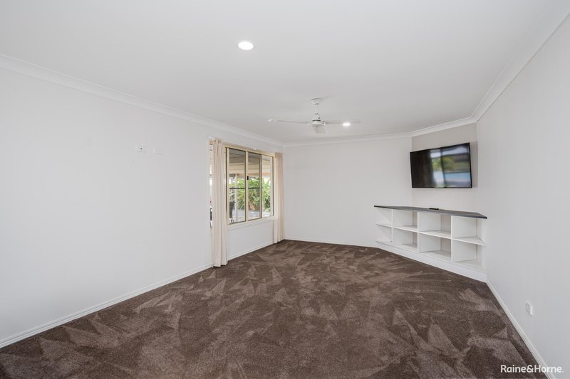 Photo - 35 Endeavour Way, Eli Waters QLD 4655 - Image 9