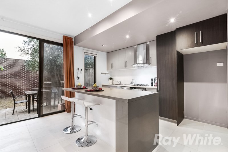 Photo - 35 Evergreen Boulevard, Clayton South VIC 3169 - Image 2