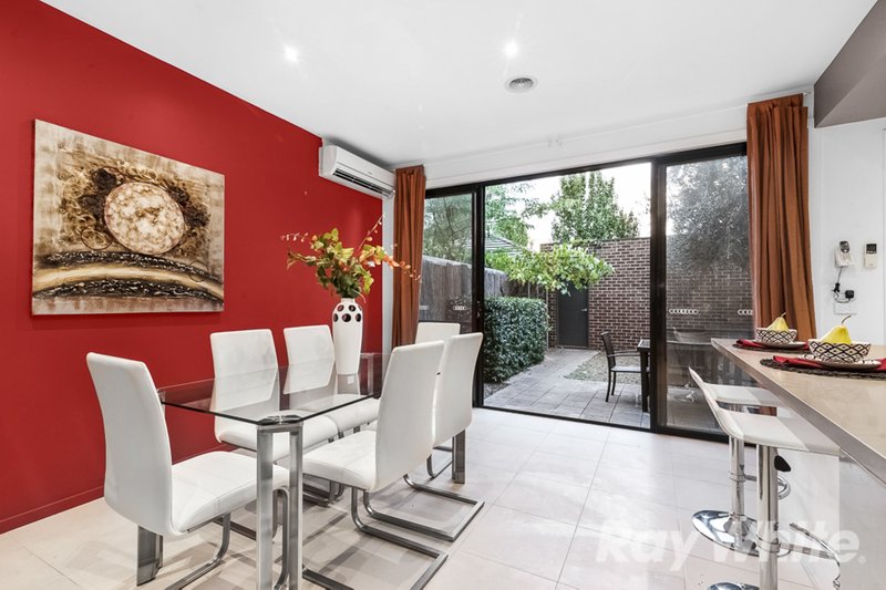 Photo - 35 Evergreen Boulevard, Clayton South VIC 3169 - Image 4