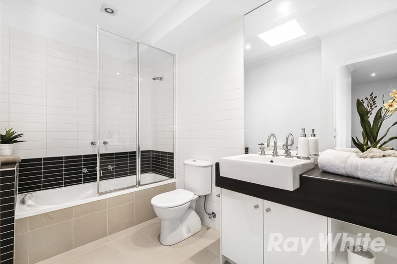 Photo - 35 Evergreen Boulevard, Clayton South VIC 3169 - Image 9