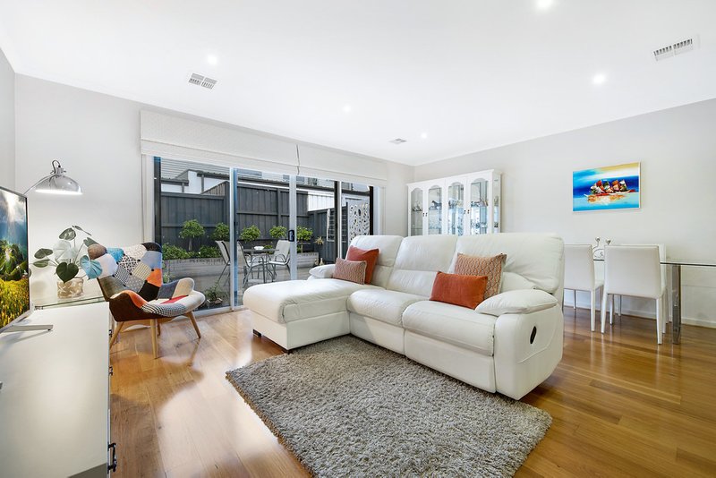 Photo - 35 Excelsior Circuit, Mulgrave VIC 3170 - Image 6