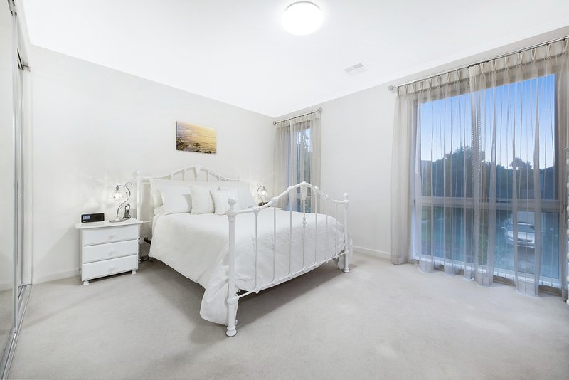 Photo - 35 Excelsior Circuit, Mulgrave VIC 3170 - Image 8