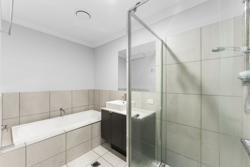 Photo - 35 Farmer Place, Park Ridge QLD 4125 - Image 7