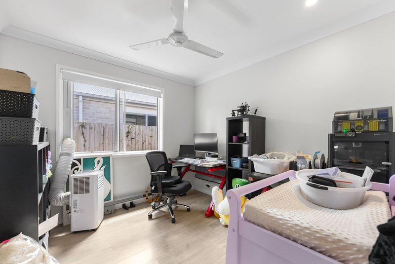 Photo - 35 Farmer Place, Park Ridge QLD 4125 - Image 9