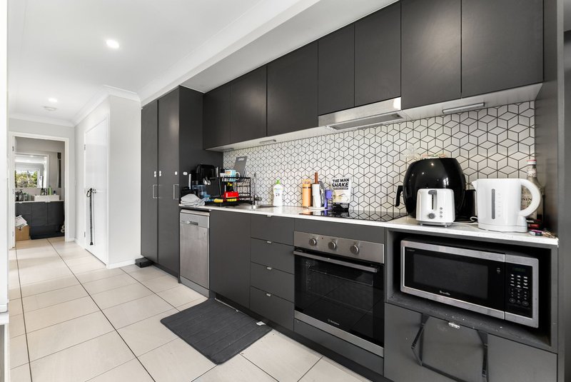 Photo - 35 Farmer Place, Park Ridge QLD 4125 - Image 12