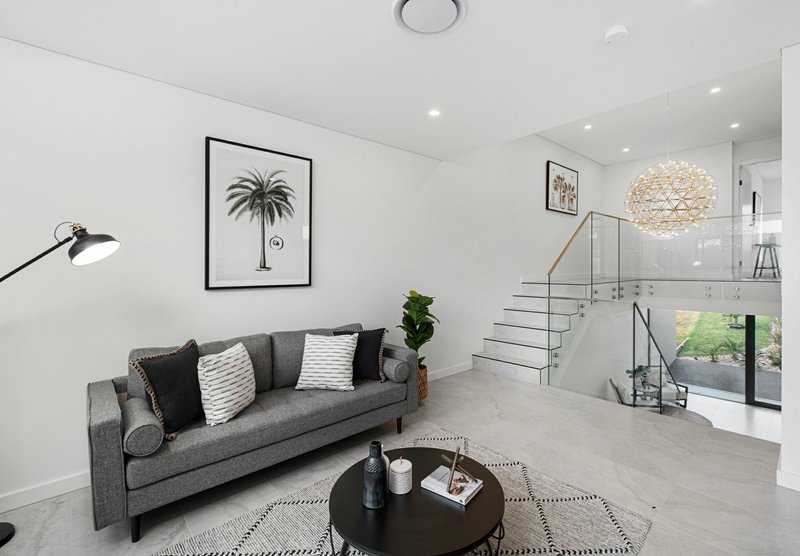 Photo - 35 Fewtrell Avenue, Revesby Heights NSW 2212 - Image 2