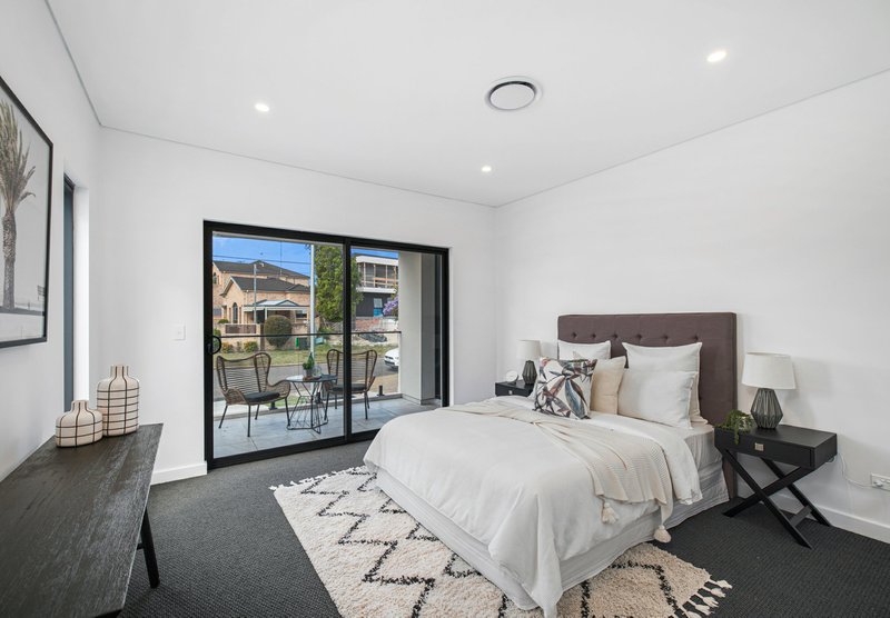 Photo - 35 Fewtrell Avenue, Revesby Heights NSW 2212 - Image 7