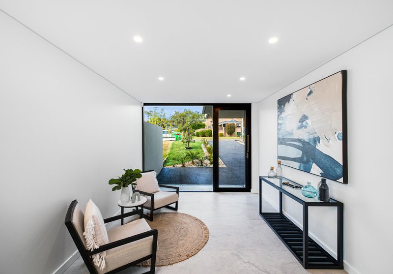 Photo - 35 Fewtrell Avenue, Revesby Heights NSW 2212 - Image 9