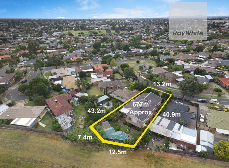 Photo - 35 Fisher Grove, Tullamarine VIC 3043 - Image 3