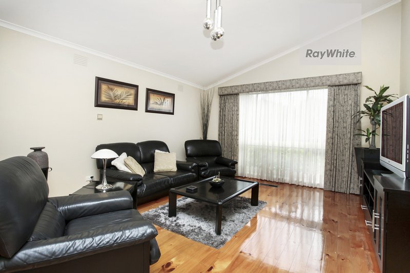 Photo - 35 Fisher Grove, Tullamarine VIC 3043 - Image 4