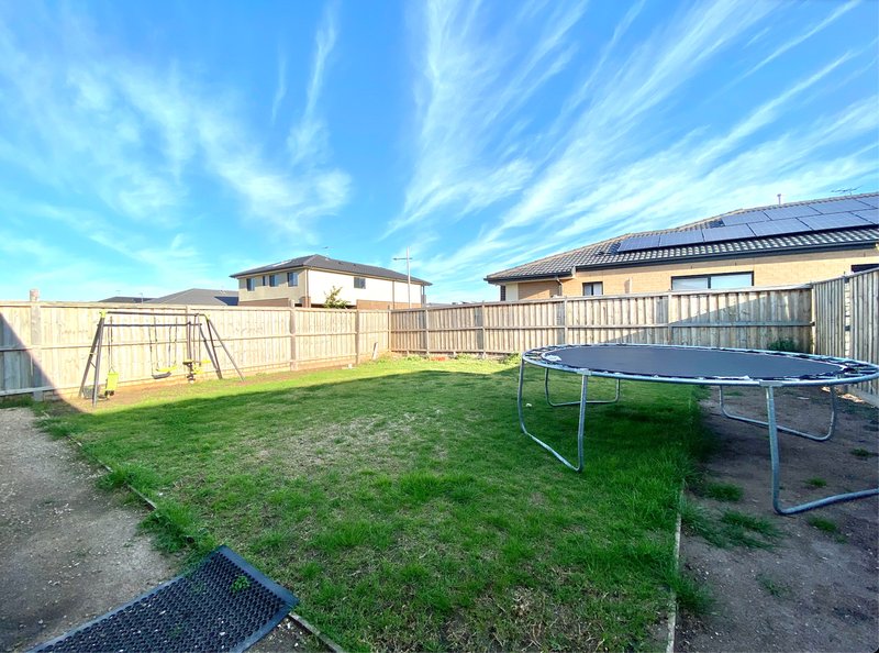 Photo - 35 Fresco Way, Tarneit VIC 3029 - Image 4