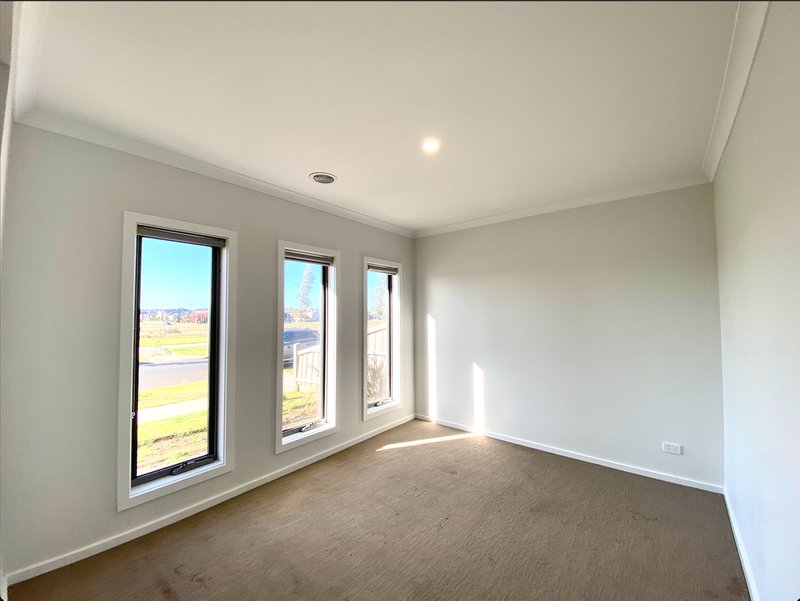 Photo - 35 Fresco Way, Tarneit VIC 3029 - Image 5