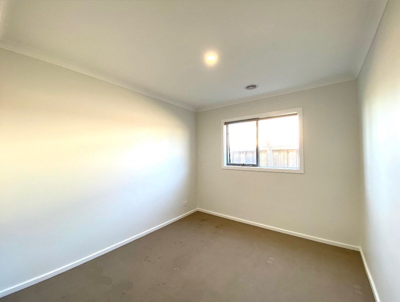 Photo - 35 Fresco Way, Tarneit VIC 3029 - Image 6