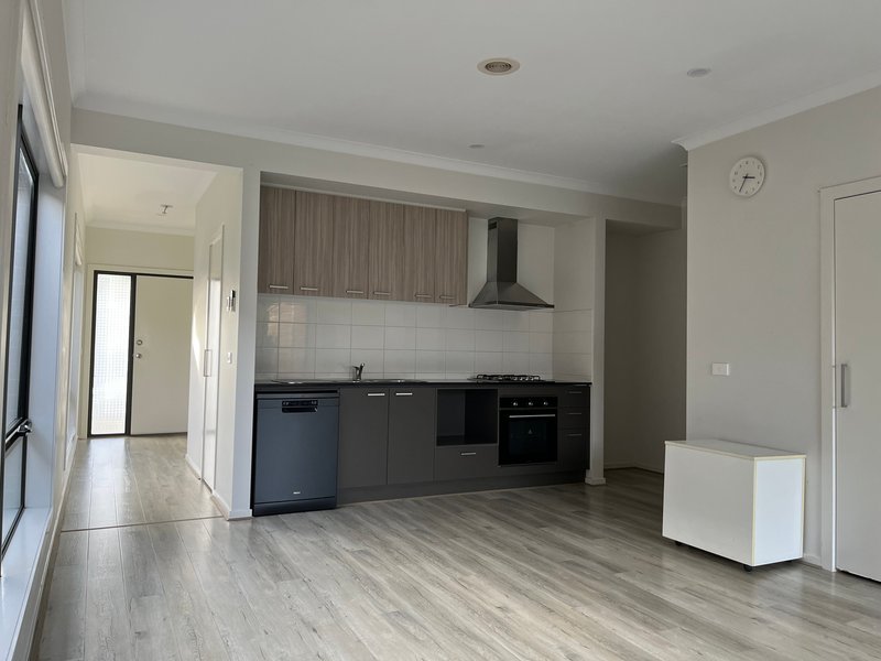 Photo - 35 Frontier Circuit, Tarneit VIC 3029 - Image 12