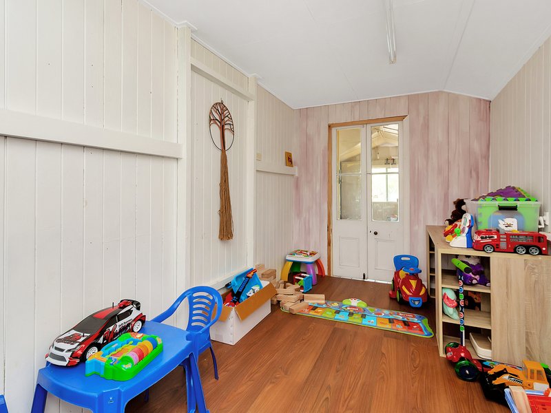 Photo - 35 Fulham Street, Toogoolawah QLD 4313 - Image 7