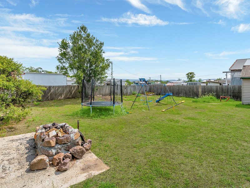 Photo - 35 Fulham Street, Toogoolawah QLD 4313 - Image 11