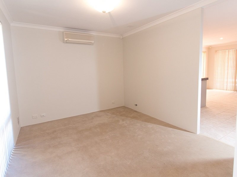 Photo - 35 Garrigan Place, Clarkson WA 6030 - Image 2