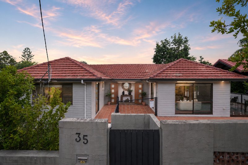 Photo - 35 Gatwick Street, Stafford Heights QLD 4053 - Image 1
