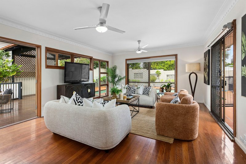 Photo - 35 Gatwick Street, Stafford Heights QLD 4053 - Image 3