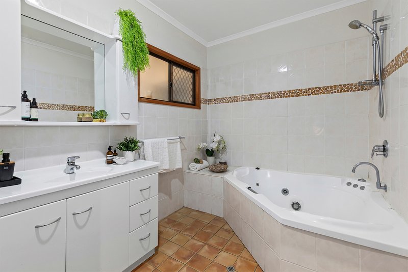Photo - 35 Gatwick Street, Stafford Heights QLD 4053 - Image 10