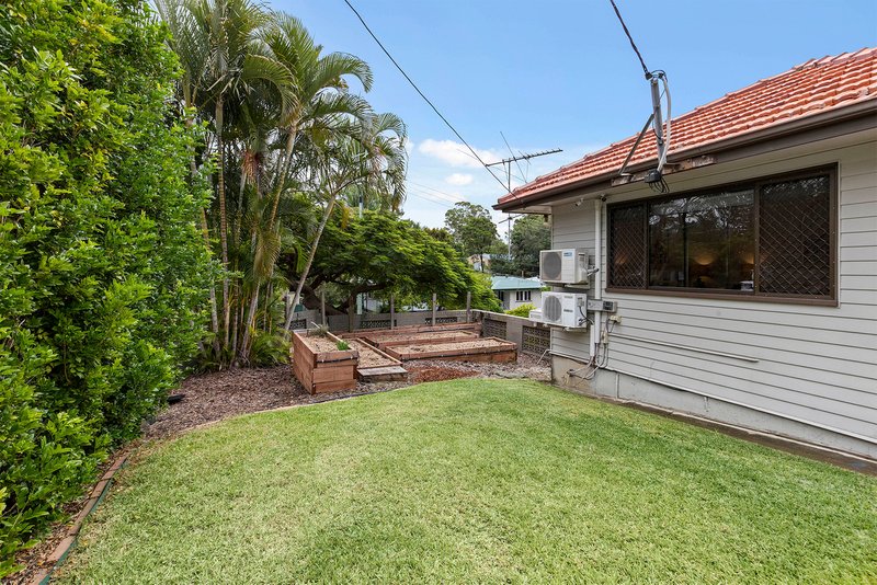 Photo - 35 Gatwick Street, Stafford Heights QLD 4053 - Image 16