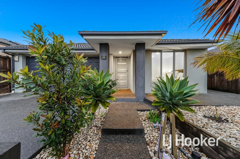 Photo - 35 George Frederick Road, Cranbourne West VIC 3977 - Image 2