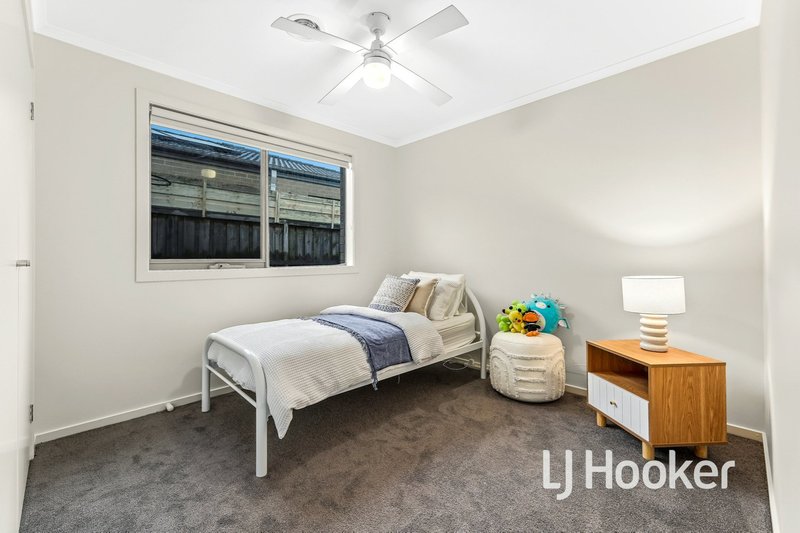 Photo - 35 George Frederick Road, Cranbourne West VIC 3977 - Image 5