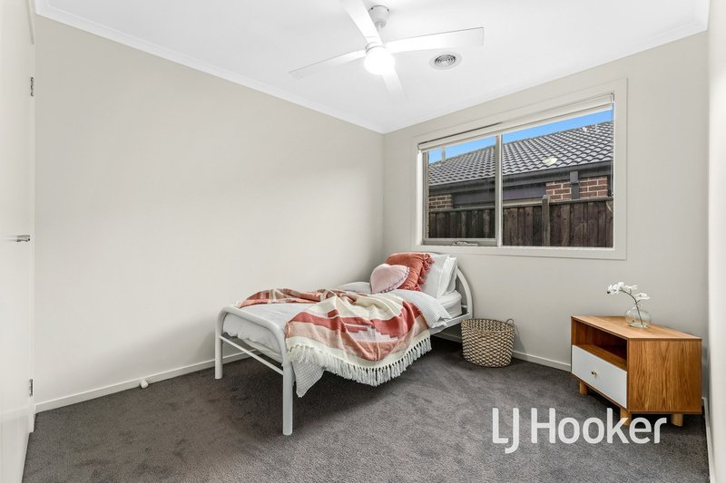 Photo - 35 George Frederick Road, Cranbourne West VIC 3977 - Image 6