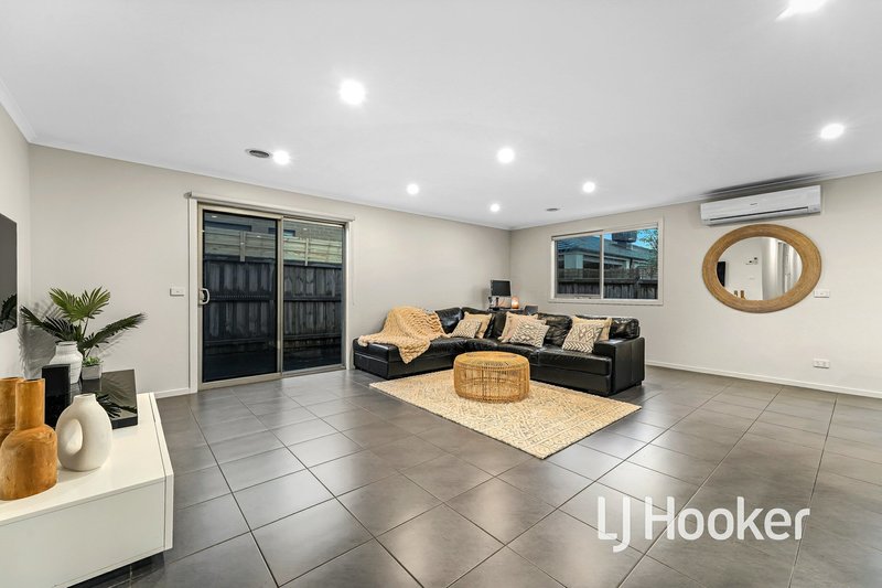 Photo - 35 George Frederick Road, Cranbourne West VIC 3977 - Image 7