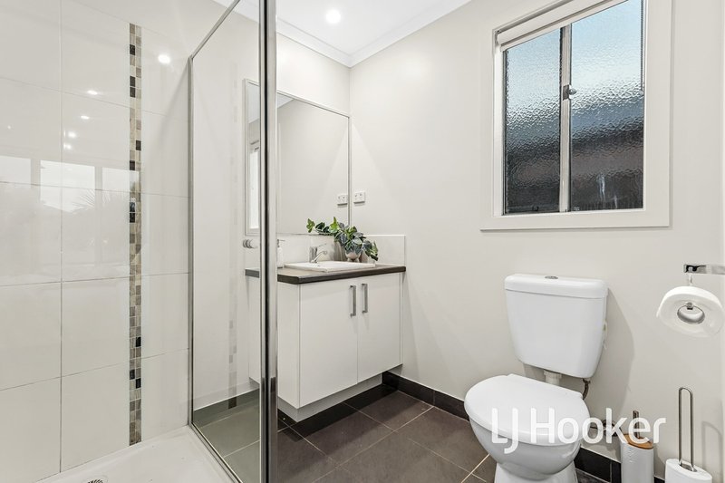 Photo - 35 George Frederick Road, Cranbourne West VIC 3977 - Image 14