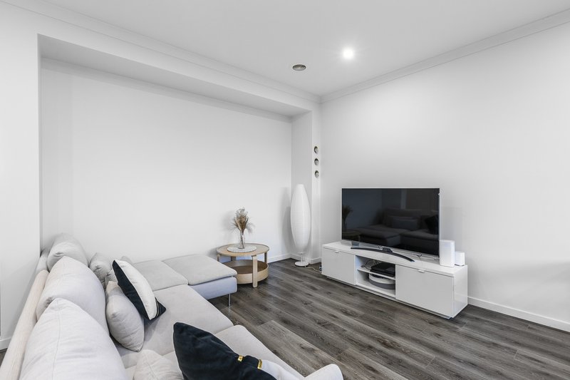 Photo - 35 Gershwin Crescent, Point Cook VIC 3030 - Image 2
