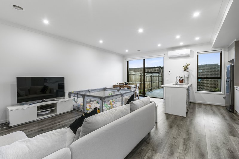 Photo - 35 Gershwin Crescent, Point Cook VIC 3030 - Image 3
