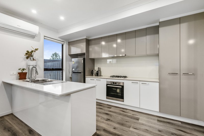 Photo - 35 Gershwin Crescent, Point Cook VIC 3030 - Image 4