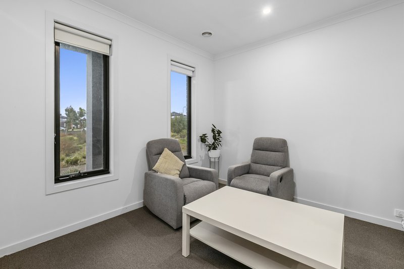 Photo - 35 Gershwin Crescent, Point Cook VIC 3030 - Image 6