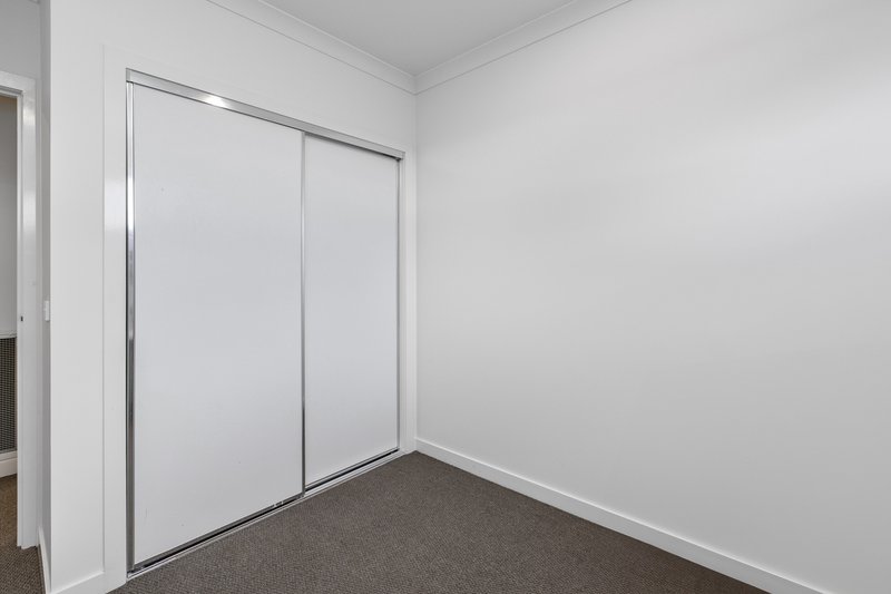 Photo - 35 Gershwin Crescent, Point Cook VIC 3030 - Image 7
