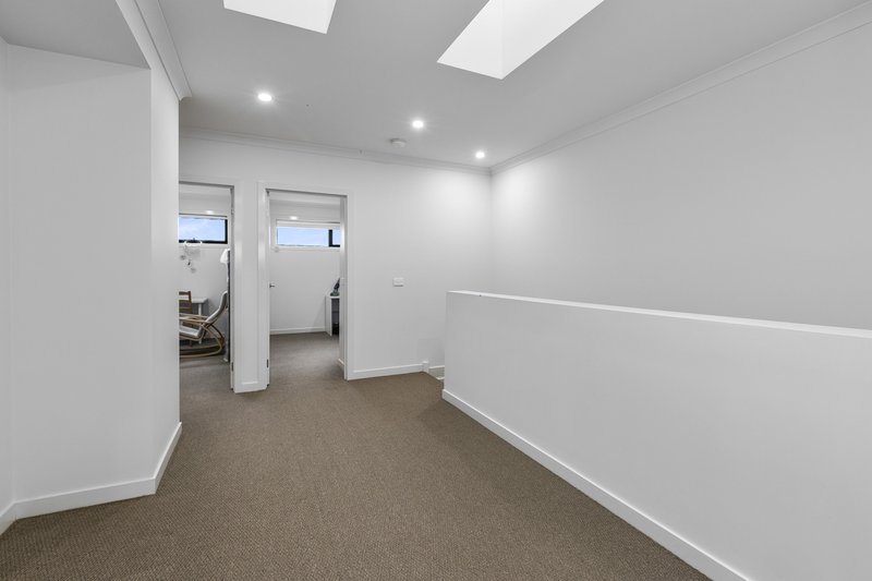 Photo - 35 Gershwin Crescent, Point Cook VIC 3030 - Image 9