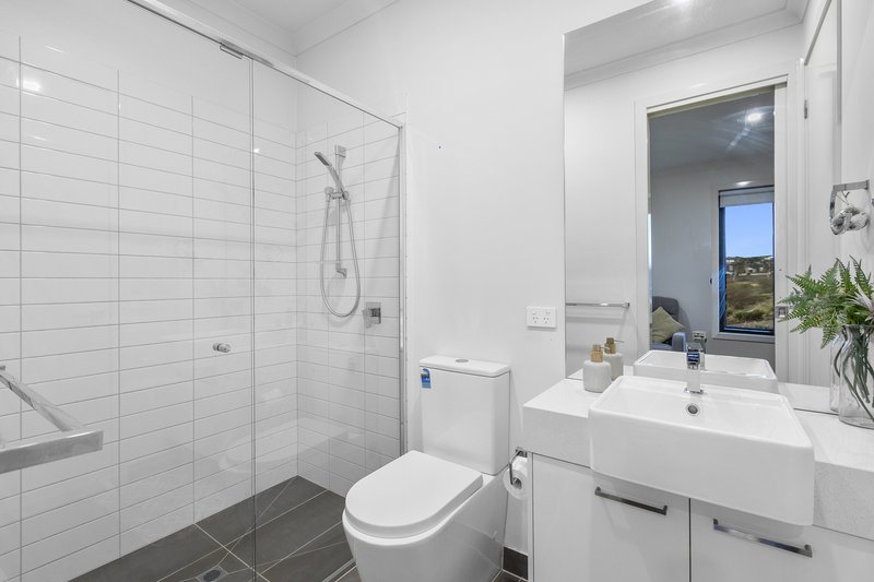 Photo - 35 Gershwin Crescent, Point Cook VIC 3030 - Image 13
