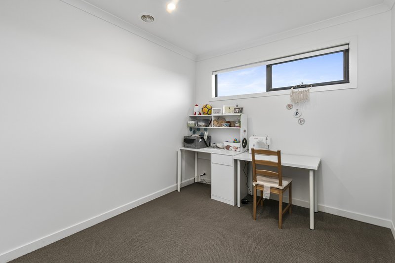 Photo - 35 Gershwin Crescent, Point Cook VIC 3030 - Image 14