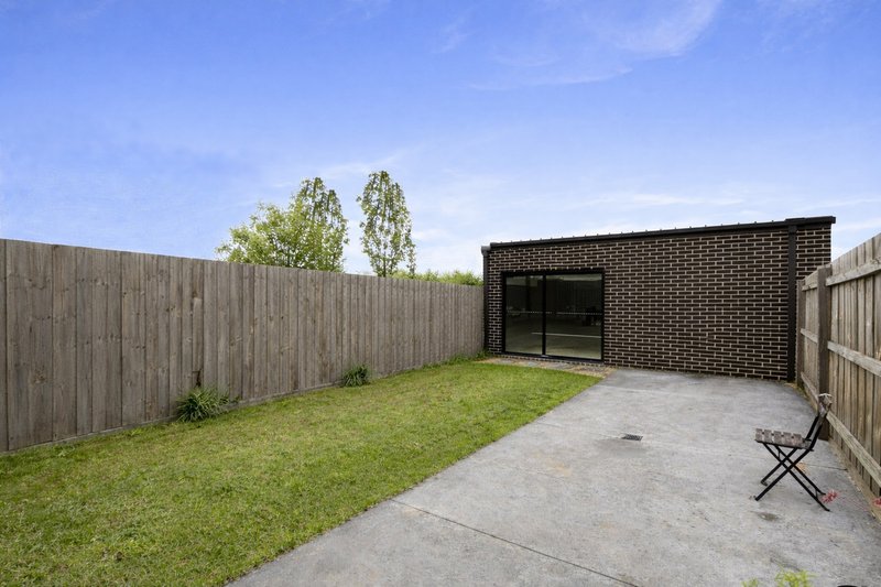 Photo - 35 Gershwin Crescent, Point Cook VIC 3030 - Image 17