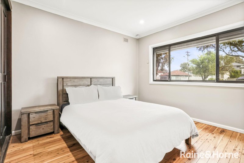 Photo - 35 Glamis Street, Kingsgrove NSW 2208 - Image 5