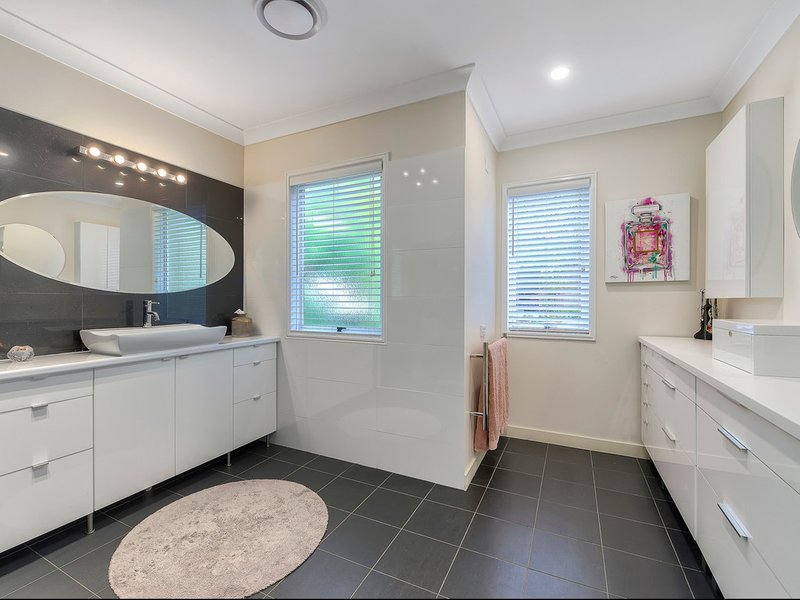 Photo - 35 Greenmont Close, Ashgrove QLD 4060 - Image 13