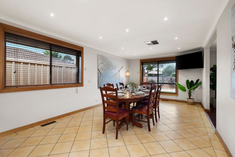 Photo - 35 Grenda Drive, Mill Park VIC 3082 - Image 5