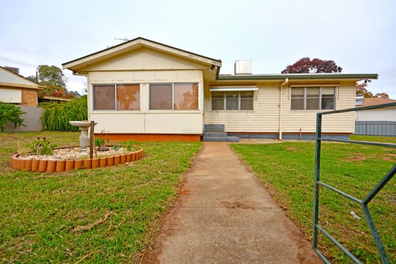 Photo - 35 Groongal Avenue, Griffith NSW 2680 - Image