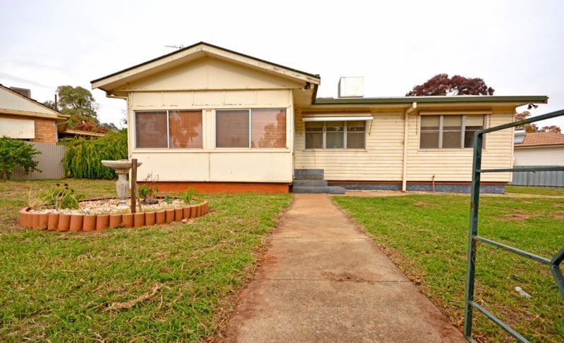 Photo - 35 Groongal Avenue, Griffith NSW 2680 - Image 3